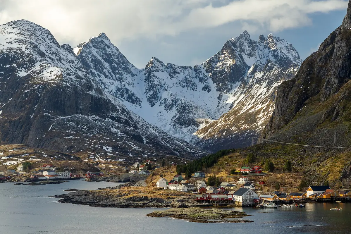 Å and Tind below the mountains