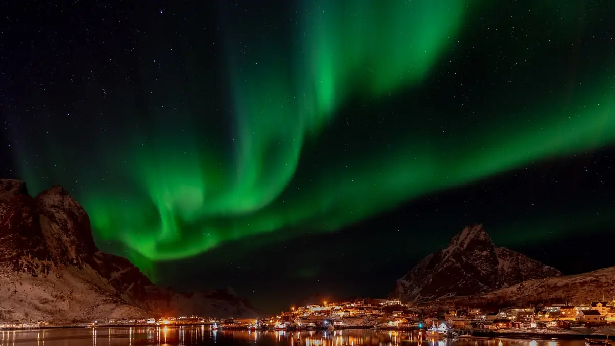 Northern lights over Reine