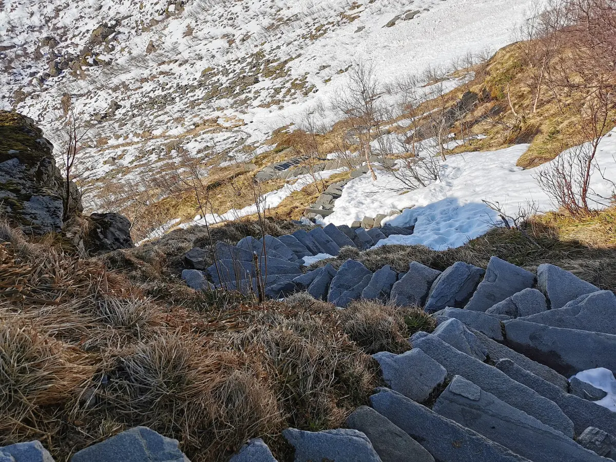 Stone stairs on the Reinebringen trail