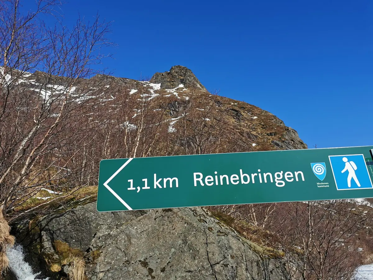 Trail sign to Reinebringen